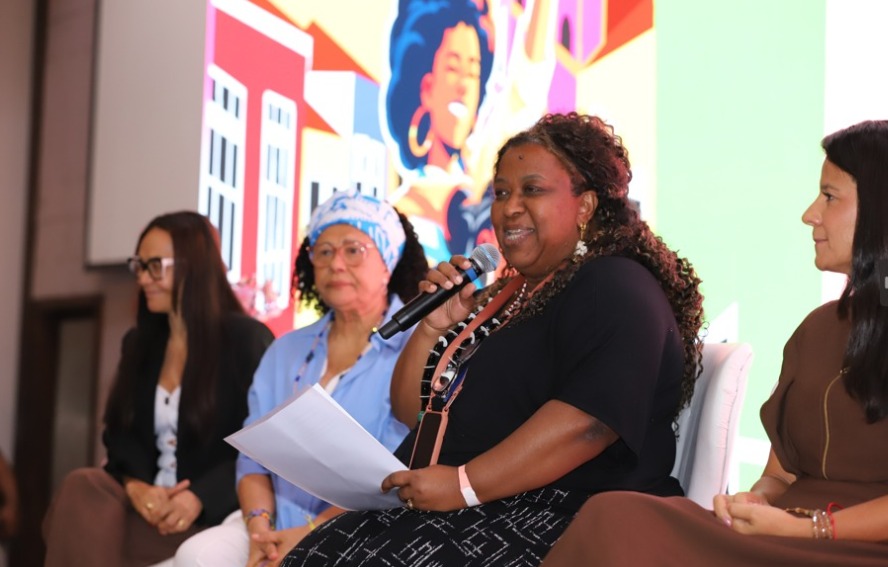 No encontro, que segue até terça-feira (4), são debatidas políticas públicas de direitos humanos, igualdade de gênero e liderança feminina nos espaços sindicais e institucionais