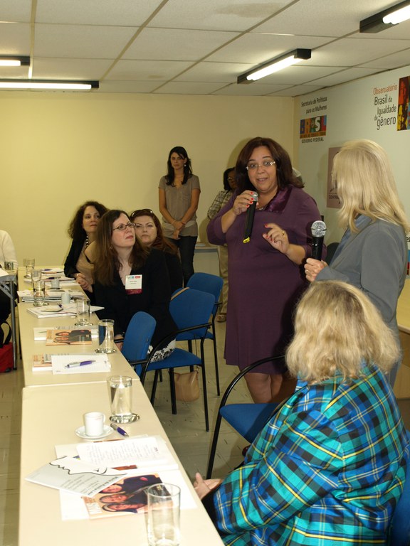 A Secretária Maria Angélica fala às finacistas