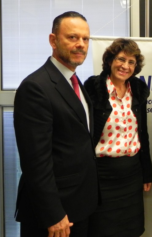 O presidente do BNDES, Luciano Coutinho, e a ministra Iriny Lopes: mulheres beneficiadas com investimentos. Foto: Lena Azevedo