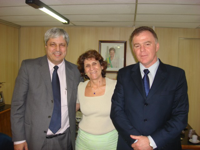 A ministra recebe o governador Renato Casagrande e o secretário de Desenvolvimento do ES, Márcio Félix. Foto: Marcília Ribeiro dos Santos/SPM