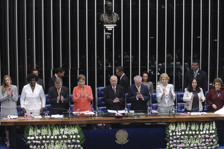 A presidenta Dilma Rousseff durante sessão solene do Congresso Nacional em homenagem ao Dia Internacional da Mulher e entrega do Prêmio Diploma Mulher-Cidadã Bertha Lutz. A presidenta Dilma Rousseff foi uma das premiadas - Foto Wilson Dias/ABr