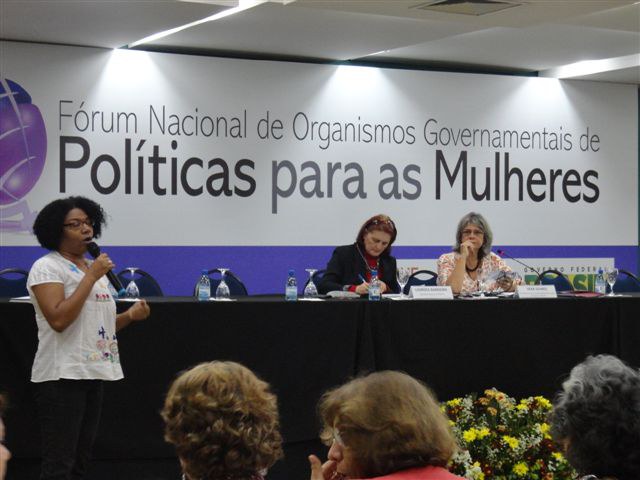 Exposição da secretária-adjunta Lourdes Bandeira motiva debate entre SPM e gestoras estaduais e municipais Foto: Juliana Camelo/SPM