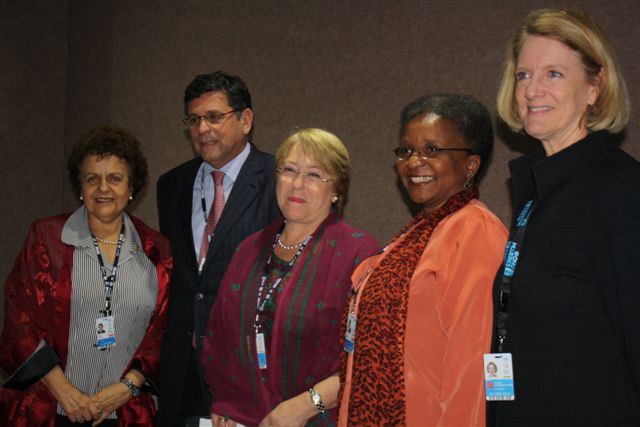 Ministra Eleonora Menicucci (SPM), ministro Marco Farani (ABC), Michelle Bachelet (ONU Mulheres), Luiza Bairros (Seppir) e Rebecca Tavares (ONU Mulheres) Foto: Nei Bomfim/SPM