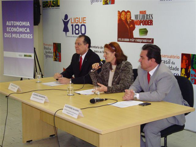  Secretária-executiva aponta necessidade de investimento em ciência e tecnologia Foto: Isabel Clavelin/SPM