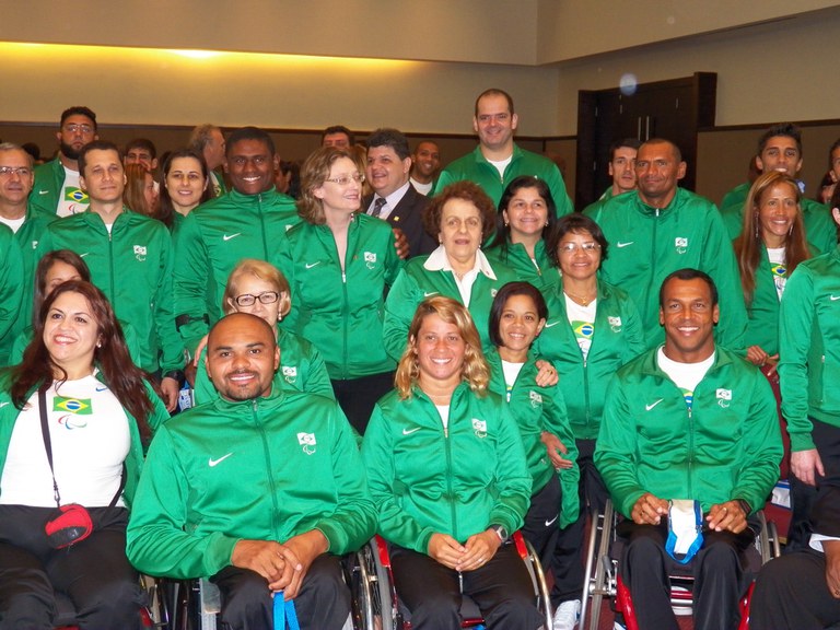 Ministras Eleonora (SPM) e Maria do Rosário (SDH) participam de ato de despedida da delegação paralímpica brasileira Foto: Isabel Clavelin/SPM 