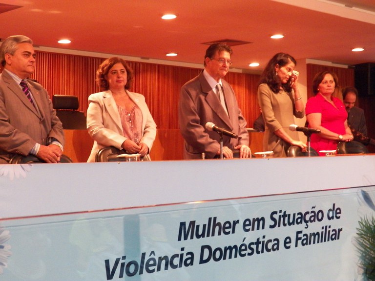 Secretária Aparecida Gonçalves (primeira à esquerda) participa de ato de inauguração Foto: Juliana Camelo/SPM