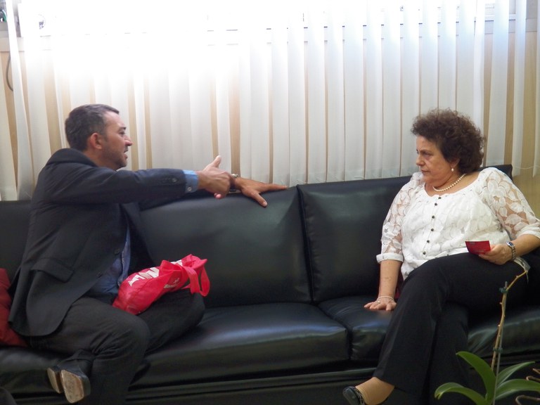 Ministra Eleonora é informada pelo deputado Edegar Pretto sobre iniciativas da Frente Parlamentar gaúcha Foto: Juliana Camelo/SPM