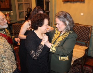 Ministra Eleonora saúda a imortal Rosiska Darcy de Oliveira Foto: Nei Bomfim/SPM