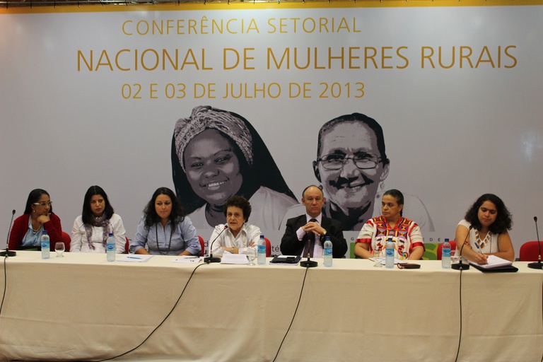 Ministra Eleonora saúda participantes de conferência setorial de mulheres rurais Foto: Isabel Clavelin/SPM