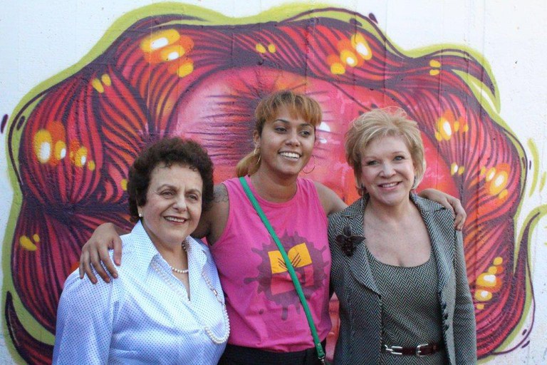 Artista é saudada pelas ministras Eleonora Menicucci (Mulheres) e Marta Suplicy (Cultura) Foto: Isabel Clavelin/SPM