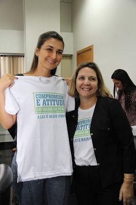 Secretária de Governo do AM, deputada federal Rebecca Garcia, e secretária Executiva de Política para as Mulheres do Amazonas, advogada Márcia Álamo, divulgam a campanha Compromisso e Atitude pela Lei Maria da Penha Foto: Silvia Castro