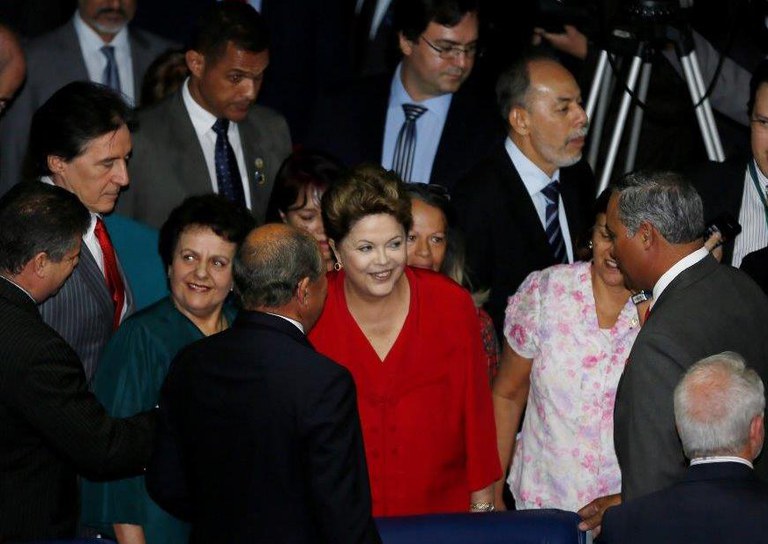 Sessão solene do Congresso Nacional para entrega do Relatório Final da CPMI da Violência contra a Mulher a Dilma Rousseff. Foto: Elisabete Alves