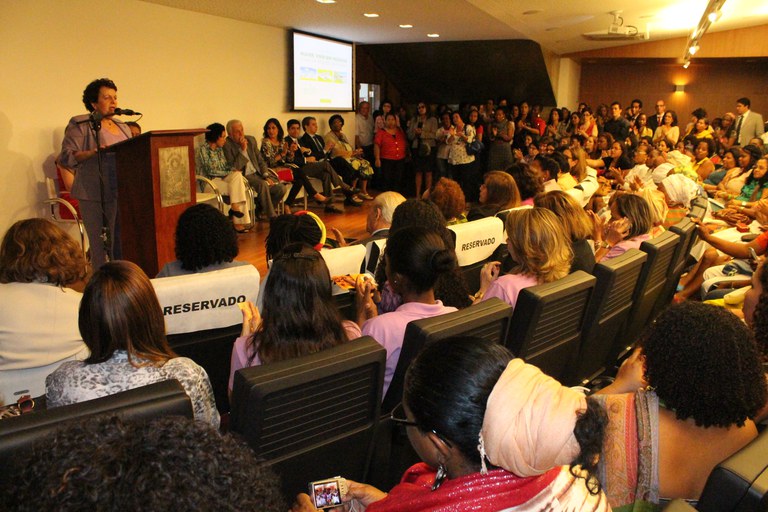 Ministra Eleonora apresenta detalhes do programa Foto: Isabel Clavelin/SPM