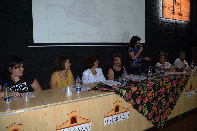 Representante da SPM, Beatriz Gregory, na mesa de abertura da 2ª Conferência de Políticas para as Mulheres de Presidente Prudente, realizada no sábado (26/09). 