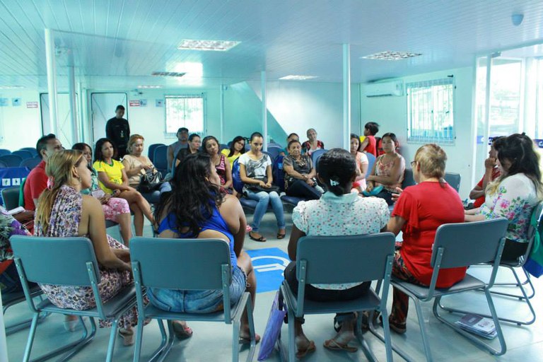 Ribeiras ocupam área central da agência-barco em roda de conversa com a SPM Foto: Raquel Lasalvia/SPM