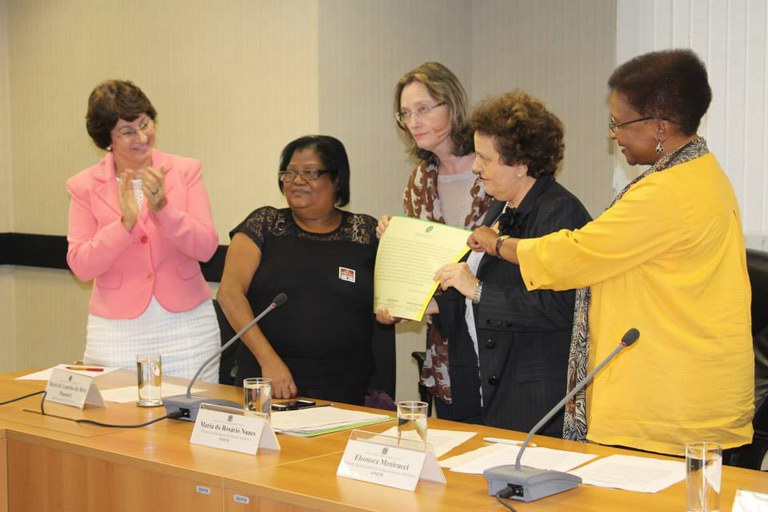 Ato que reuniu as três ministras reconheceu publicamente a responsabilidade do Estado brasileiro na morte de Alyne. Foto: Raquel Lasalvia/SPM