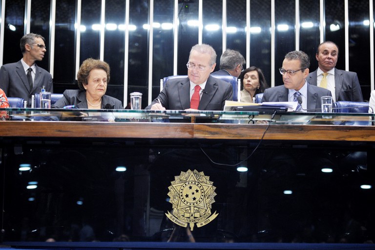 Ministra da SPM, Presidentes da Câmara dos Deputados e do Senado Federal selando pacto pela campanha Compromisso e Atitude. Foto: Divulgação / Agência Senado.
