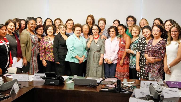 Presidenta recebeu 25 representantes de movimentos de mulheres Foto: Roberto Stuckert Filho/PR