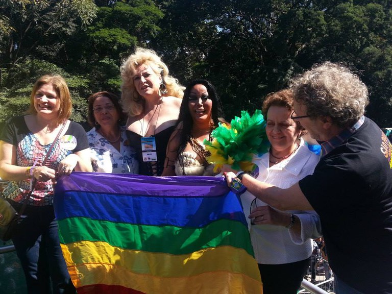 Com lideranças LGBT, ministra Eleonora apoia adesão de unidades federativas ao Termo de Cooperação Técnica de Enfrentamento à Homofobia. Foto: Divulgação/SPM