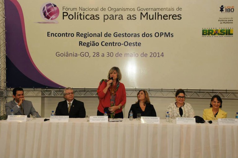 Secretária Vera Soares, da SPM-PR, abriu encontro exaltando a troca de experiências entre os OPMs. Foto: Valdir Araújo/Semira Goiás