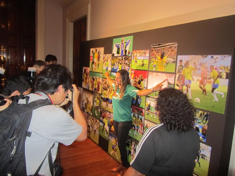 Marta, jogadora da seleção brasileira de futebol feminino, participou da abertura da exposição. Foto: Divulgação/SPM