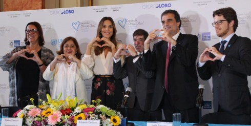 Ivete Sangalo adere à campanha Coração Azul