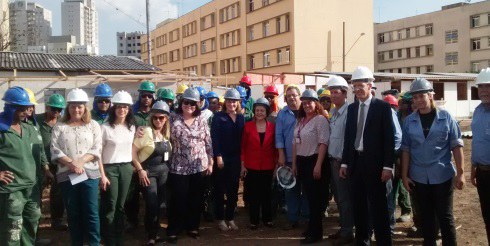 Eleonora Menicucci em visita técnica ao canteiro de obras da Casa da Mulher Brasileira de São Paulo.
