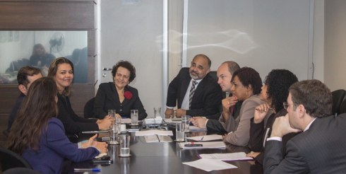 Reunião debate o desenvolvimento do esporte feminino.