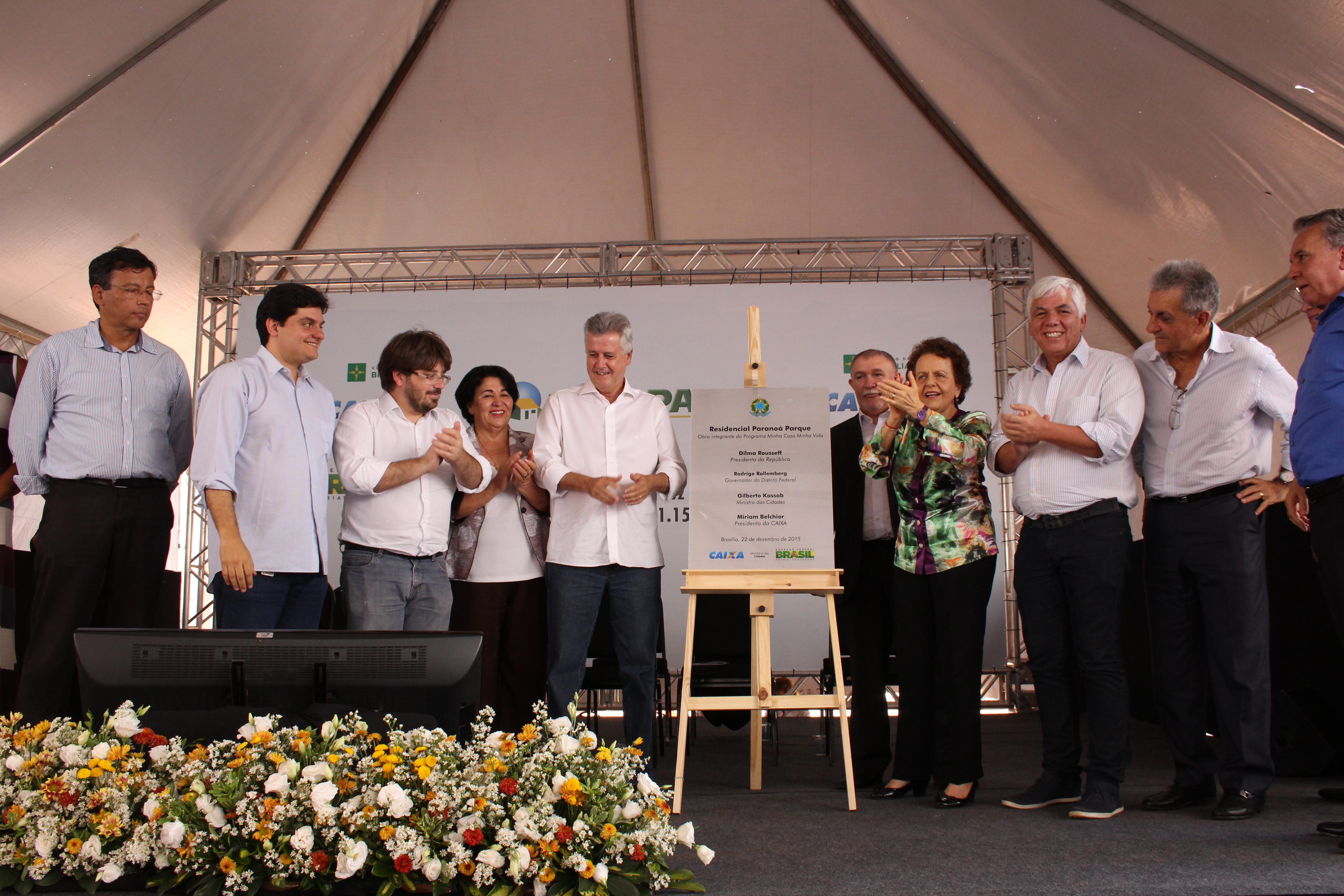 Eleonora Menicucci e Nilma Lino Gomes participam de entrega de moradias do Minha Casa, Minha Vida 