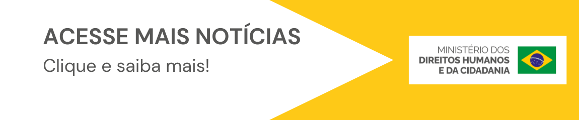 Banner horizontal com fundo dividido em duas áreas. À esquerda, há uma grande seta branca apontando para a direita, contendo os textos: “NOTÍCIAS” e, abaixo, em fonte menor, “Clique e acesse as matérias”.  À direita, o fundo é amarelo e apresenta a identidade visual do Ministério dos Direitos Humanos e da Cidadania, com o nome do ministério em branco ao lado da bandeira do Brasil.  O design utiliza uma composição simples, com predominância das cores azul e branco, destacando o convite para acessar informações sobre as sentenças da Corte Interamericana.