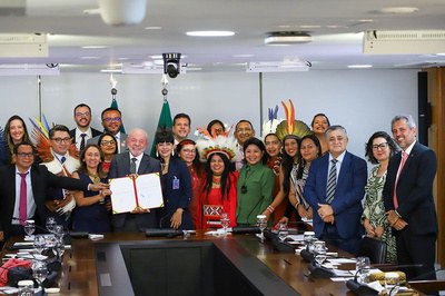 Ministra Janine Mello participa da sanção da lei que cria a Universidade Federal Indígena