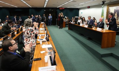 Redução da jornada de trabalho avança no Congresso sob perspectiva de direitos humanos