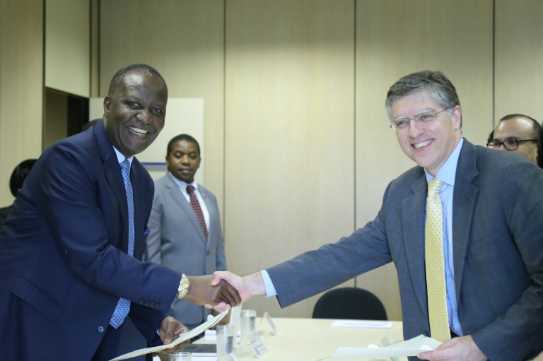 Brasil e Zâmbia assinam contrato de reestruturação de dívida