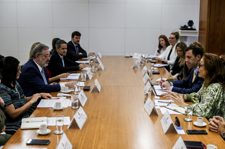 Brasil e EUA estreitam relações bilaterais em comércio e investimentos