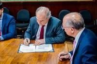 Acordo entre MDIC e BNDES destina R$ 200 milhões para descarbonização da cadeia automotiva