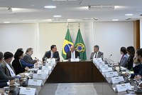 Alckmin reúne ministros para definir medidas de incentivo ao setor de leite