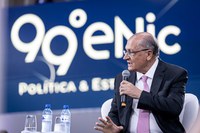 Alckmin faz defesa da democracia durante evento voltado para indústria da construção