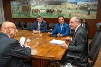 Alckmin recebe governos e empresários para debater apoio a setores contra tarifa dos EUA