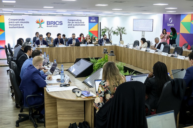 BRICS concluem discussões sobre indústria e comércio nesta semana