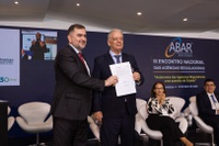 MDIC defende fortalecimento da governança regulatória durante encontro nacional das agências reguladoras