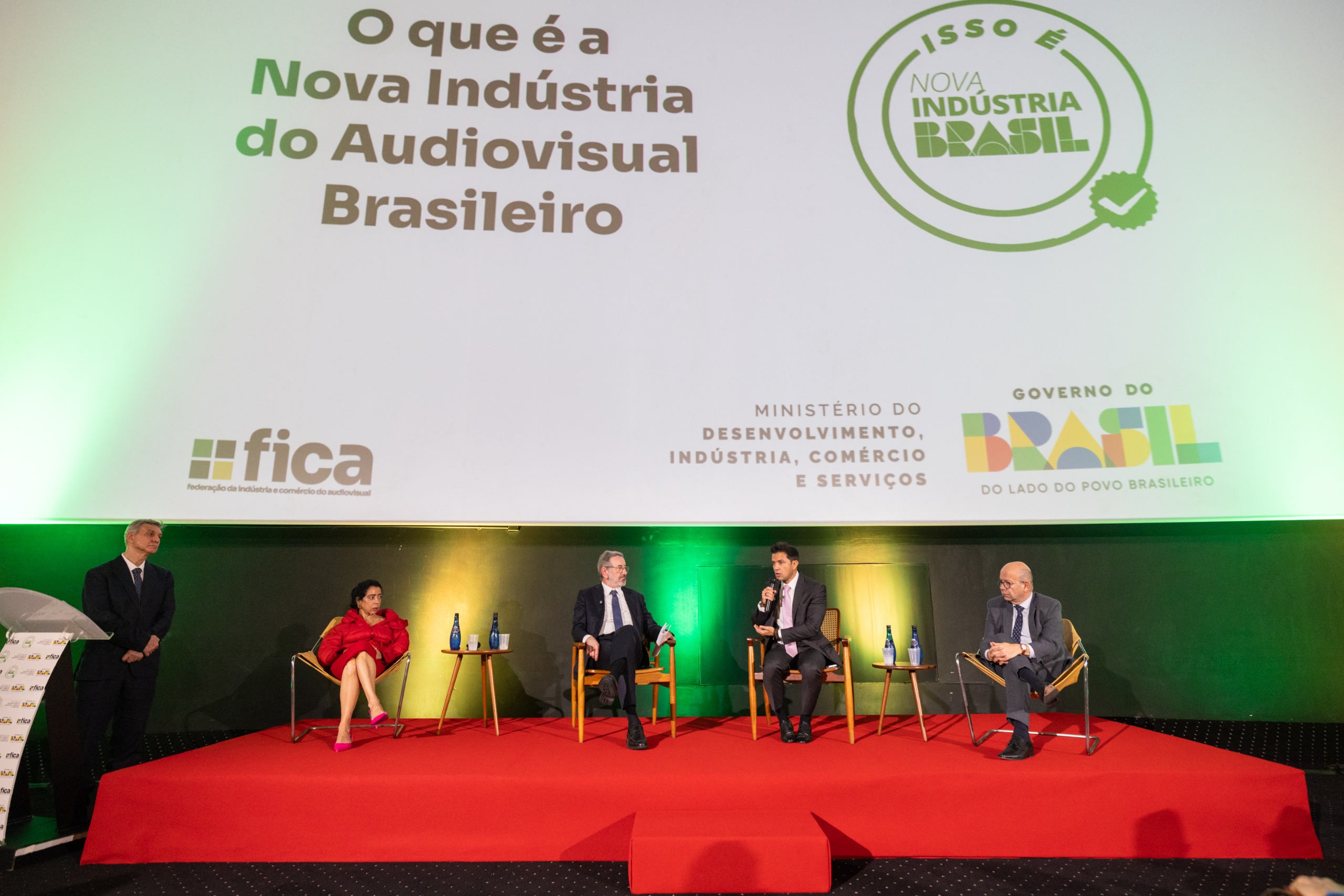 Nova política do audiovisual brasileiro é debatida por ministro do MDIC