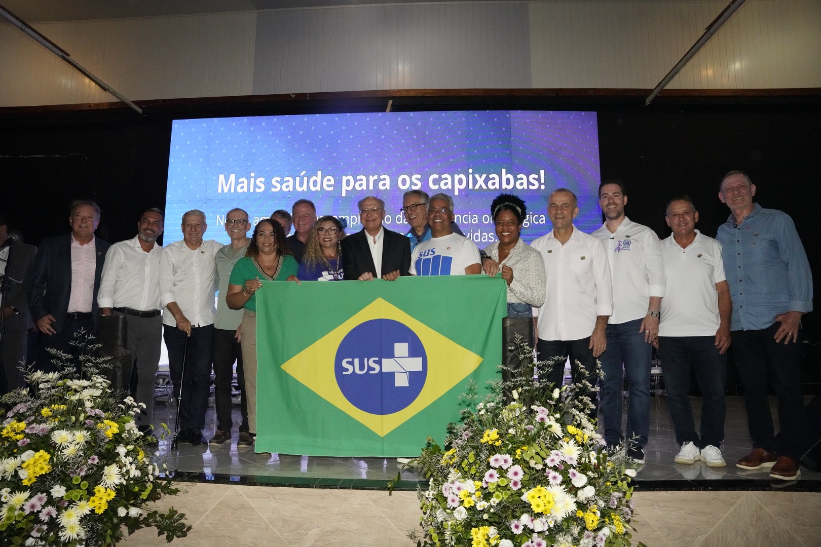 Alckmin e Padilha entregam serviços de radioterapia e ambulâncias no ES