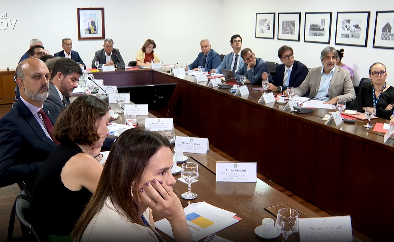 No Planalto, Waldez participa de reunião para intensificar apoio ao estado