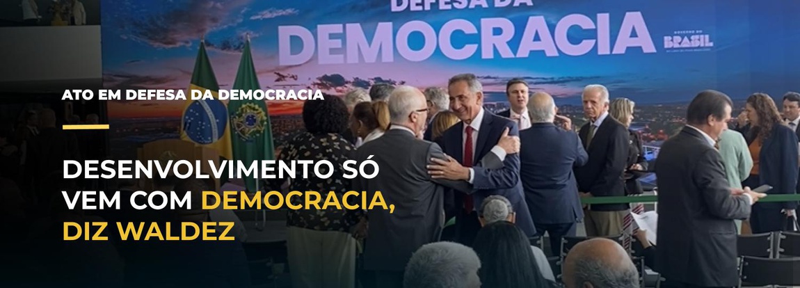 Waldez Góes participa de ato em defesa da democracia