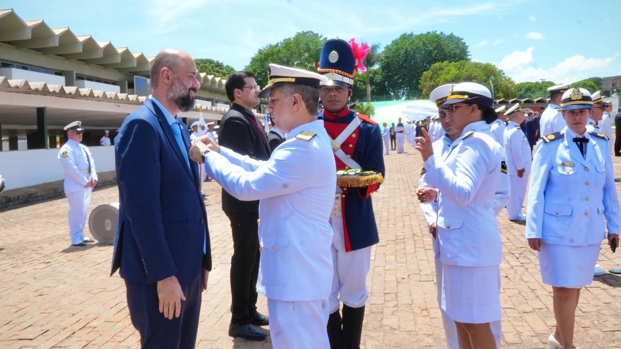 Homenagem da Marinha destaca atuação do MIDR para o desenvolvimento do Brasil