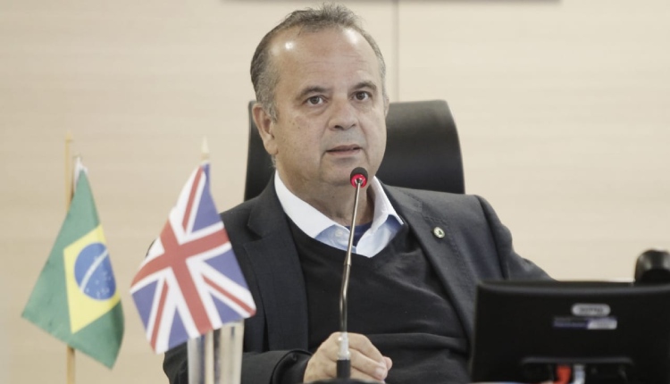 18 06 Ministro Reino Unido