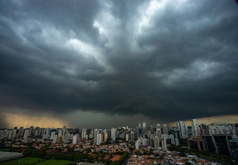 FOTO_CHUVA_VALENDO.webp