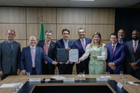 Assinado termo de compromisso para pavimentação do Porto de Santana (AP)