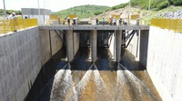 Comportas da maior barragem do Projeto de Integração do Rio São Francisco se abrem pela primeira vez