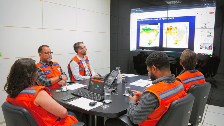 Reuniao Queimadas.jpeg